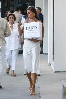 Hailey Bieber feet photo thumbnail