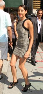 Aubrey Plaza feet photo thumbnail