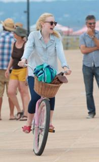 Dakota Fanning feet photo thumbnail