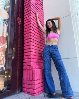 Victoria Justice feet photo thumbnail