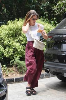 Lucy Hale feet photo thumbnail