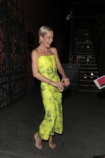 Lily Allen feet photo thumbnail