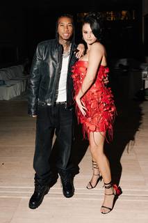 Selena Gomez feet photo thumbnail