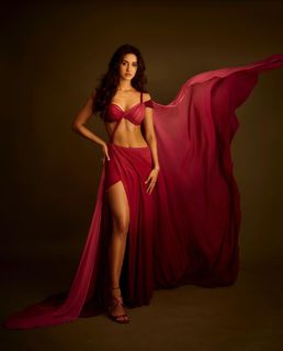 Disha Patani feet photo thumbnail