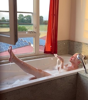 Daniela Katzenberger feet photo thumbnail