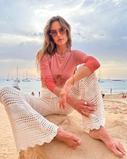 Alessandra Ambrosio feet photo thumbnail