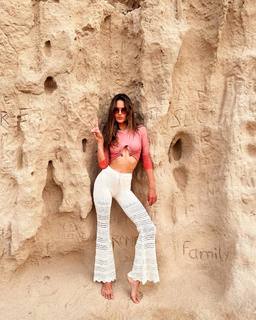 Alessandra Ambrosio feet photo thumbnail