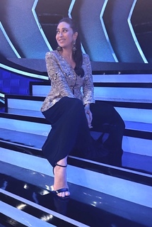 Karisma Kapoor feet photo thumbnail