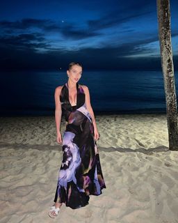 Helen Flanagan feet photo thumbnail