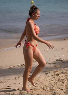 Helen Flanagan feet photo thumbnail