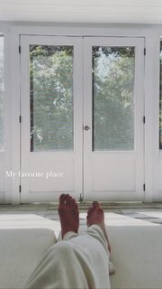 Lea Michele feet photo thumbnail