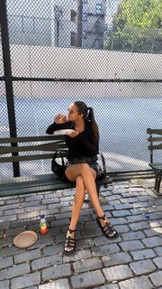 Lais Ribeiro feet photo thumbnail