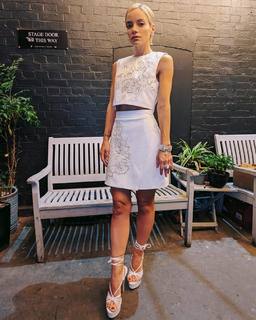 Lily Allen feet photo thumbnail