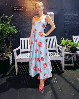 Lily Allen feet photo thumbnail