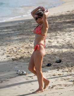 Helen Flanagan feet photo thumbnail