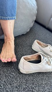 Kyle Unfug feet photo thumbnail
