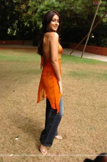 Ileana D'Cruz feet photo thumbnail