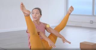 Kino MacGregor feet photo thumbnail