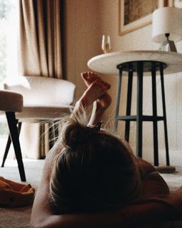 Kelsea Ballerini feet photo thumbnail