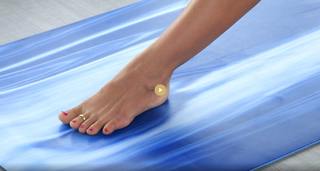 Kino MacGregor feet photo thumbnail