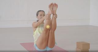 Kino MacGregor feet photo thumbnail