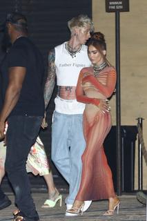 Megan Fox feet photo thumbnail
