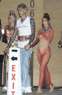 Megan Fox feet photo thumbnail