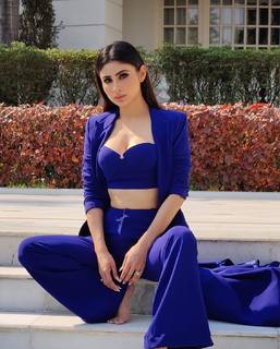 Mouni Roy feet photo thumbnail