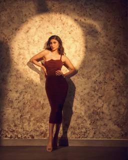 Mouni Roy feet photo thumbnail