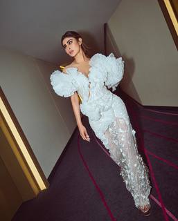 Mouni Roy feet photo thumbnail