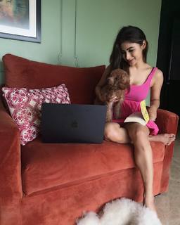 Mouni Roy feet photo thumbnail