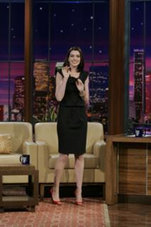 Anne Hathaway feet photo thumbnail