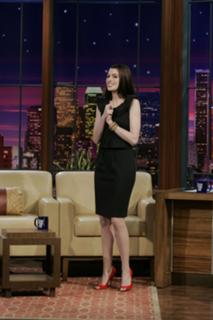 Anne Hathaway feet photo thumbnail