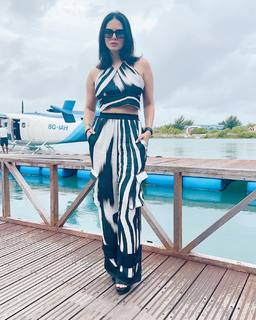 Sunny Leone feet photo thumbnail