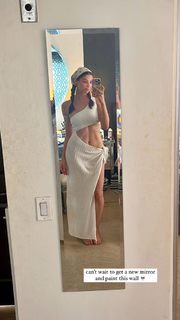 Kira Kosarin feet photo thumbnail