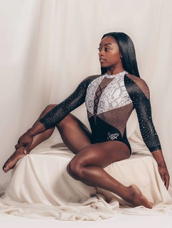 Simone Biles feet photo thumbnail