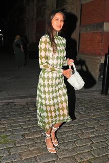 Jamie Chung feet photo thumbnail