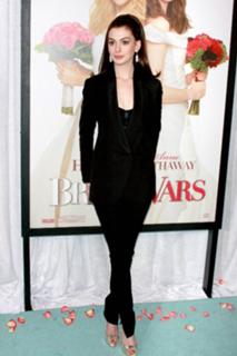 Anne Hathaway feet photo thumbnail
