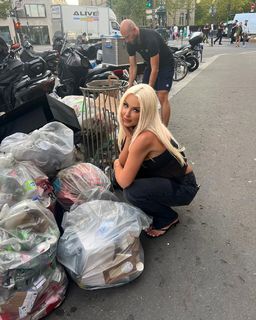 Tana Mongeau feet photo thumbnail