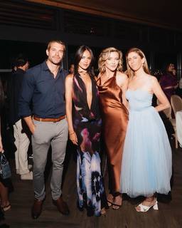 Katie Cassidy feet photo thumbnail