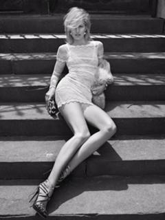 Karolina Kurkova feet photo thumbnail