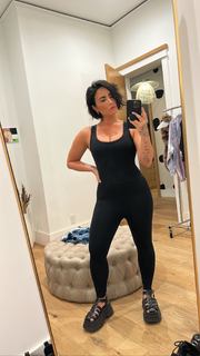 Demi Lovato feet photo thumbnail