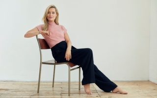 Laura Whitmore feet photo thumbnail