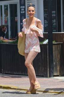 Helen Flanagan feet photo thumbnail