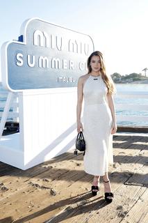 Hailee Steinfeld feet photo thumbnail