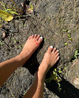Lais Ribeiro feet photo thumbnail
