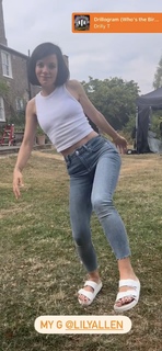 Lily Allen feet photo thumbnail
