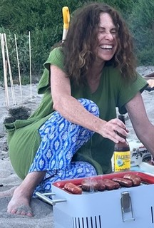 Minnie Driver feet photo thumbnail