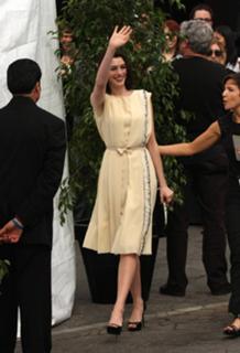 Anne Hathaway feet photo thumbnail