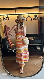 Julianne Hough feet photo thumbnail